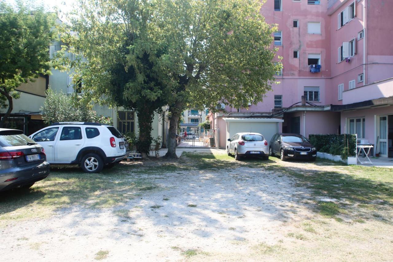 Hotel Serafini Misano Adriatico Exterior foto