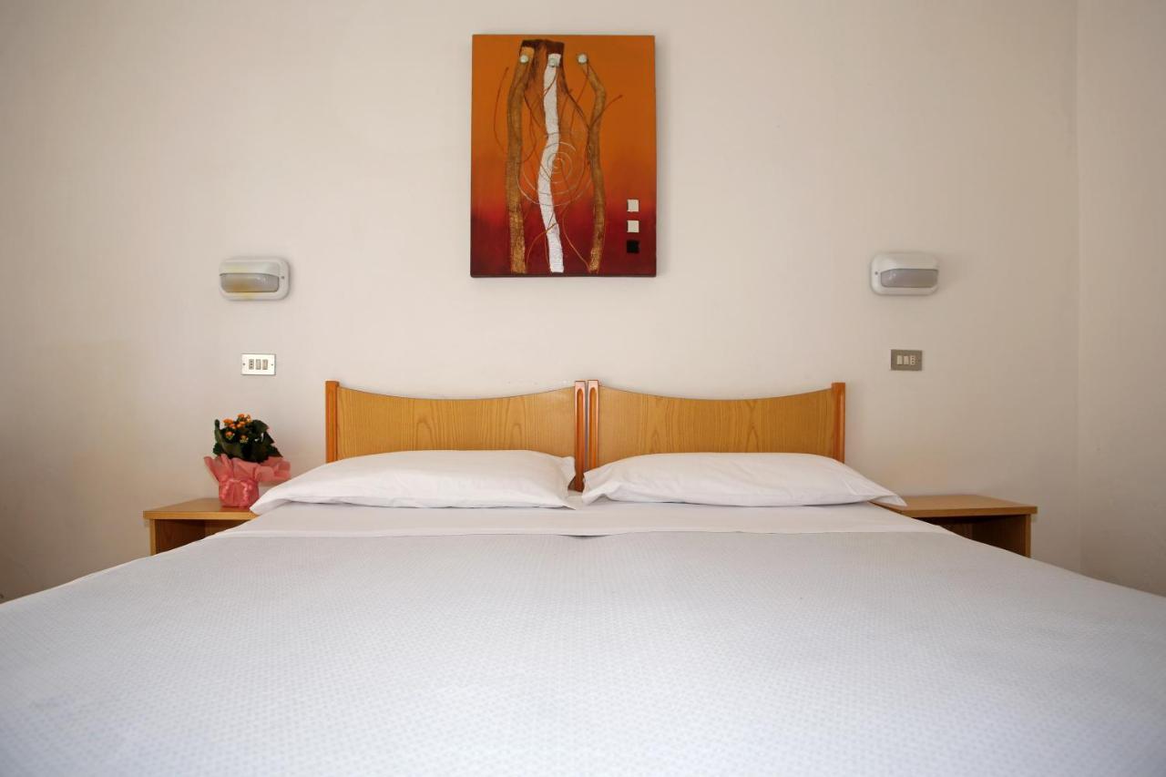 Hotel Serafini Misano Adriatico Exterior foto